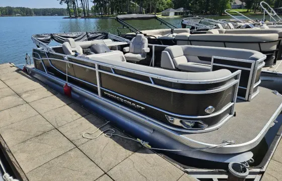 23ft Princecraft Vectra Tritoon – Lake Keowee Boat Rental for Groups Up to 12