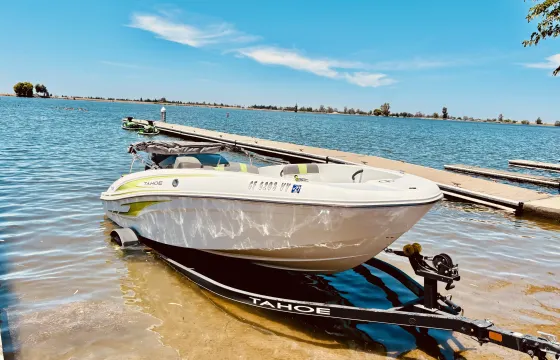 18-ft Tahoe T 18 at McClure Lake - Comfortably Seats 7 People