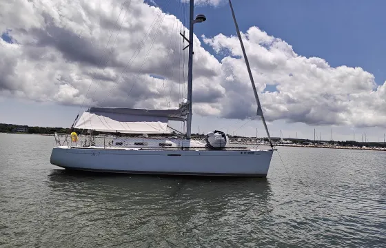 Sail & Stay in Nantucket – Private Charters + Overnight Aboard a Beneteau 36.7