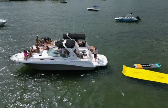 40' Sea Ray Sundancer 390 Yacht on Michigan Waters