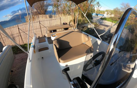 Luxury Karel Ithaka 5.50 Speedboat in Santorini