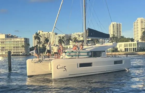 Luxury 39ft Lagoon Catamaran for 12 in Fort Lauderdale