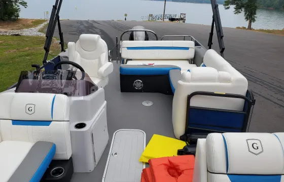 Lake Murray Awaits!!! 23ft Beautiful Tritoon Boat for Rental. Free gas and tube!