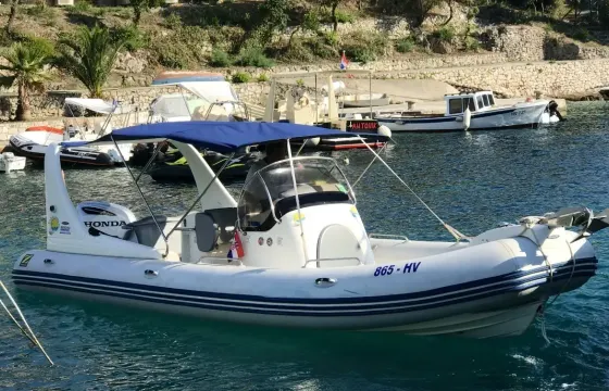 RIB speedboat Zodiac Medline with 250Hp for Rent in Hvar town