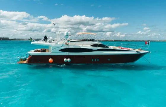 Last Minute Deal! 80' Dyna Craft Yacht for Rent in Cancun, Mexico.