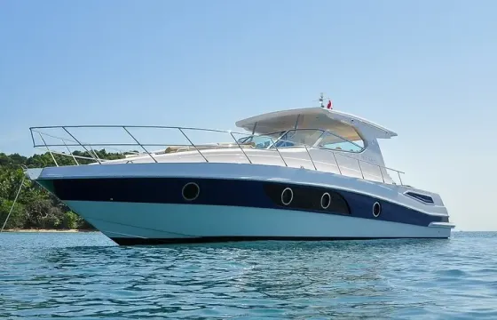 Custom Motor Yacht Trip to Saflya Island, Doha