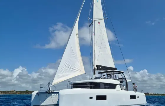 42' Lagoon Luxury Catamaran Charter in Riviera Maya