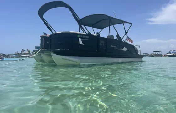 Catch some sun! Fast Luxury Tritoon -13 person, free amenities!