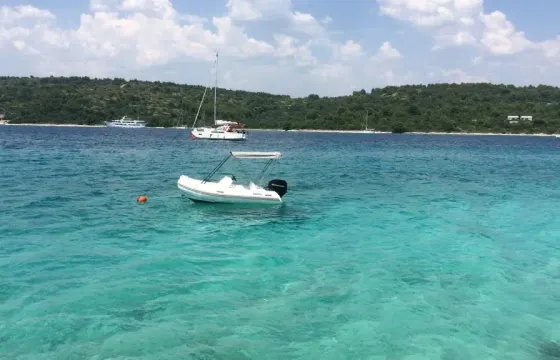 Rent Brig Eagle 340 Dinghy in Trogir, Croatia