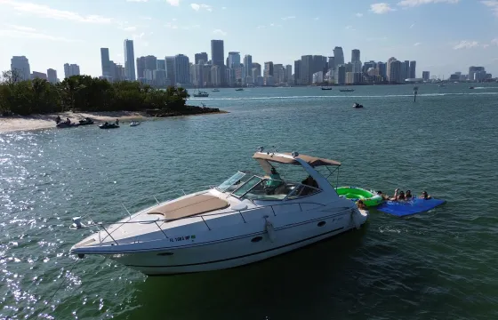 Great 37' cruiser for a fun day on the water!!