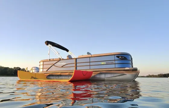 2025 Bentley 22 Legacy Pontoon 13 People Capacity