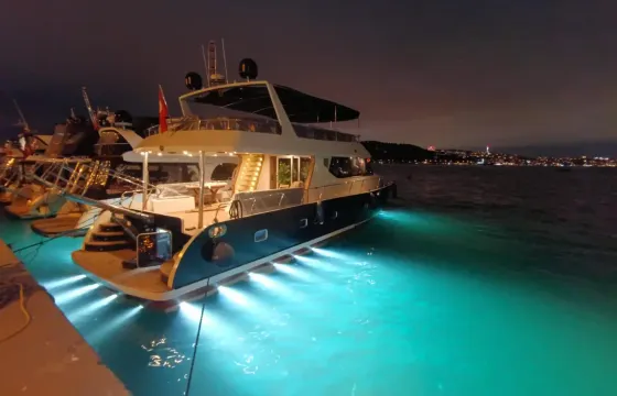 Luxury Motor Yacht for 35 Guests in Istanbul's Bosphorus