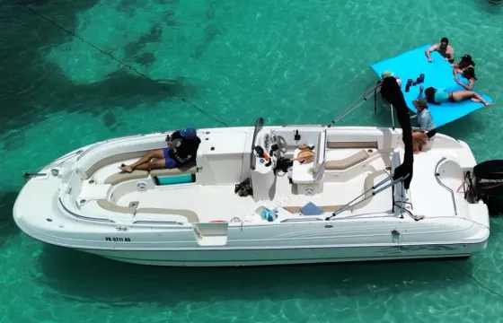 Discover the Island's, South Paradise aboard our Bayliner 2659 Rendezvous Boat!!