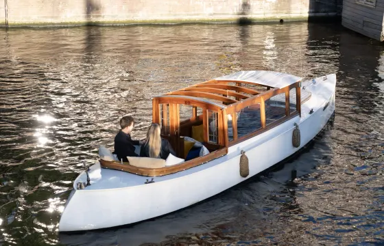 Amsterdam Canal Cruise: Float Like a Local on Diana