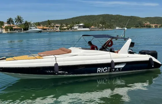33ft Runner Motor Yacht Rental in Arraial do Cabo, Rio de Janeiro, Brazil
