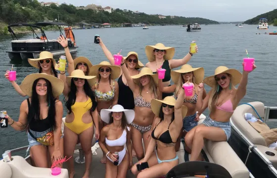 Party Tri-toon for up to 12 People on Lake Travis