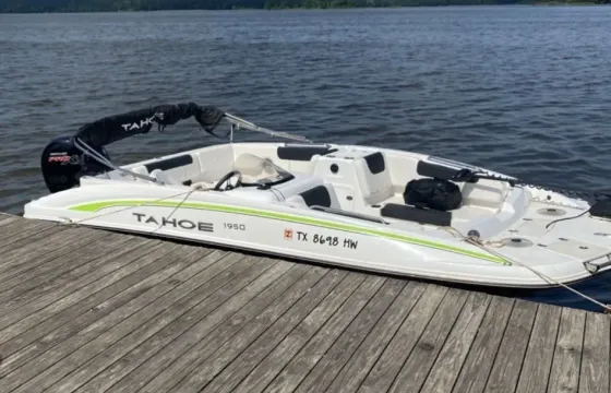 Fun Fish / Ski / Tubing - 19ft Tahoe Deck Boat!