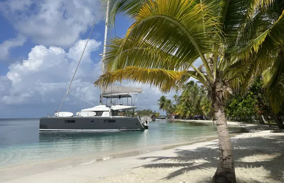 Luxury 52 Catamaran With  AC - Price include 2 People