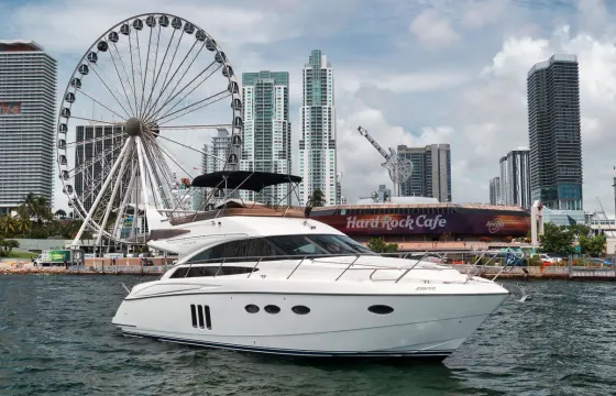 Luxury 50ft Princess Yacht w/ FlyBridge - Spacious & Modern Layout, Great Rates