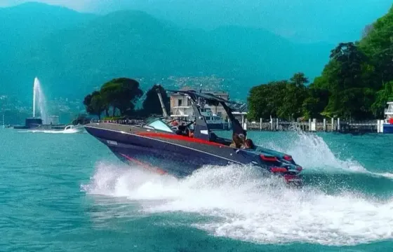 Boat Tour Lake Como onboard Malibu M235 Yacht