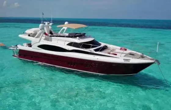 Seductive Luxury 84 ft Mega Yacht in Cancun  w jacuzzi