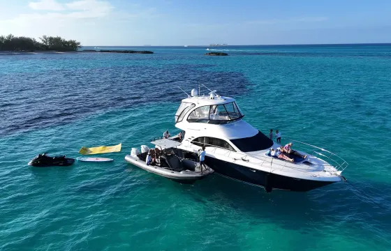 Luxury 55' Yacht charter in Nassau Bahamas