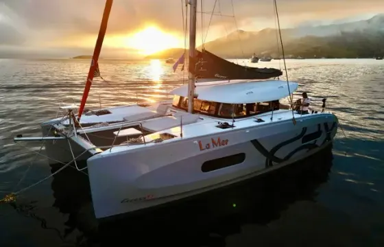 38ft Excess Catamaran 4 cabins/2 heads