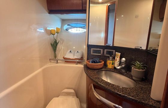 Luxury Sea Ray 45' Private Yacht for Sightseeing and Snorkeling