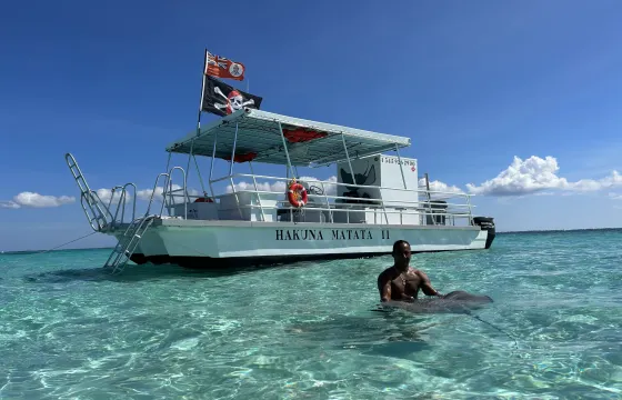 Charter with captain Bibi in Grand Cayman (bigger capacity boat)