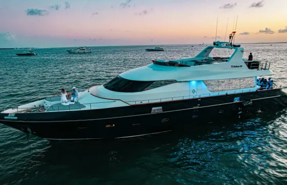 ENJOY MIAMI IN 110FT RODMAN!!!