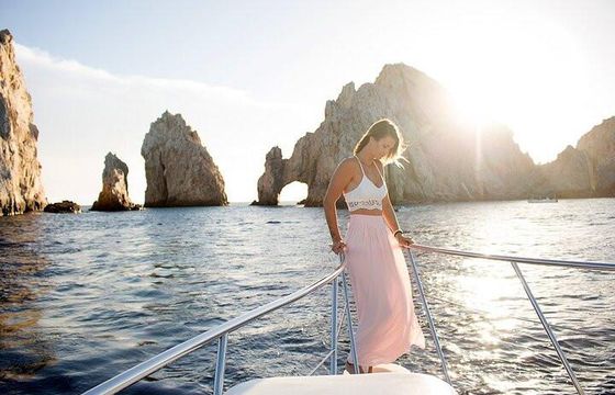 68ft Luxury Private Yacht: Cabo Sunset Cruise & Arch