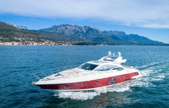 62ft Azimut Italian Yacht Charter Chicago for Up to 6 Guests