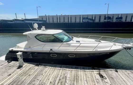 Chicago's 43' Tiara Luxury Getaway on Lake Michigan for Groups & Family