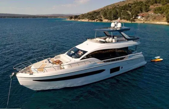 Luxurious Azimut 78 Fly Yacht in Podstrana, Croatia