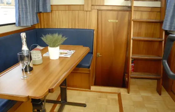 32' Rogger 1000 Salon “Mantelmeeuw” yacht charter in IJsselstein