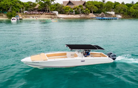 Luxury 42ft Event Boat for 27 Guests | Cartagena Island Charter