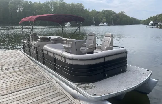27' Godfrey Tritoon Pontoon Boat - Perfect for Cruising and Entertaining