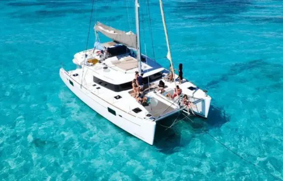 45' Lagoon Catamaran tour to Isla Mujeres