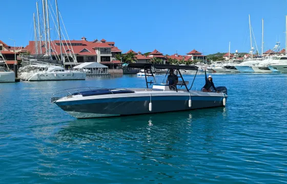 Adventure Awaits on Wellcraft Scarab Boat in Eden island