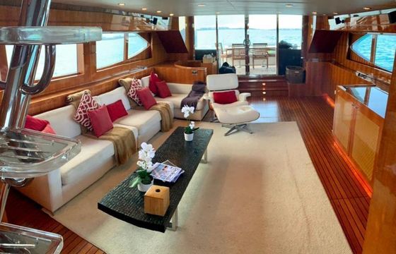 Dyna Craft 80’ Mega Yacht in Cancun - Available for Overnight