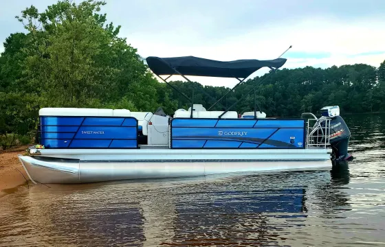 23' Tritoon on Lake Norman - Free fuel, tube, and delivery!