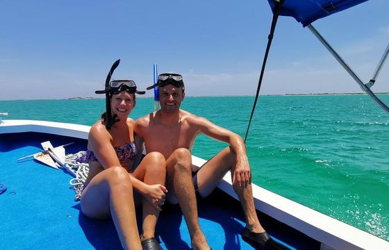 Small 34ft Cobia boat to Snorkel Isla Mujeresin Cancún, Mexico