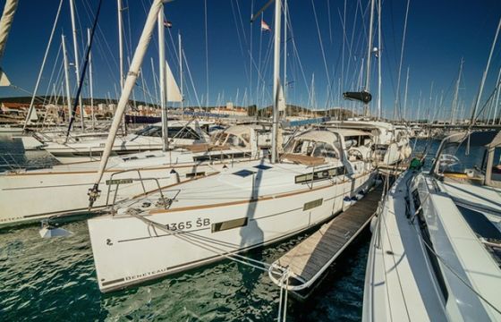 Bénéteau Oceanis 38