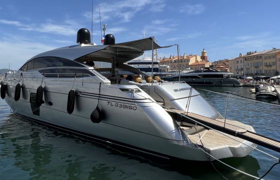 Pershing 64