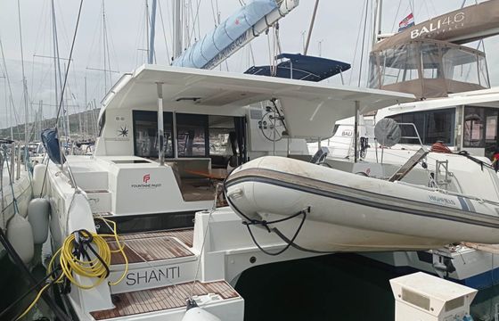 Fountaine Pajot Lucia 40