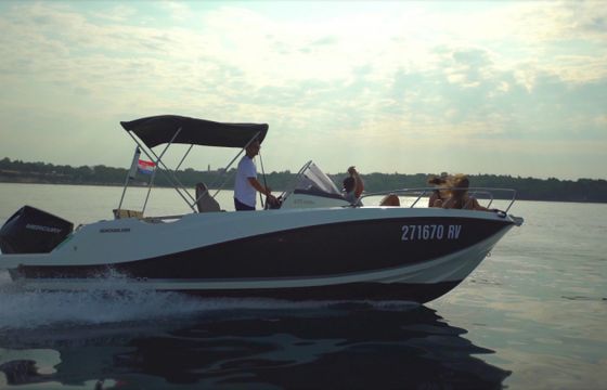 Quicksilver Activ 675 Open