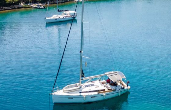 Bavaria 37