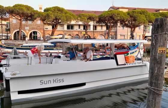 Lagoon 33 solar