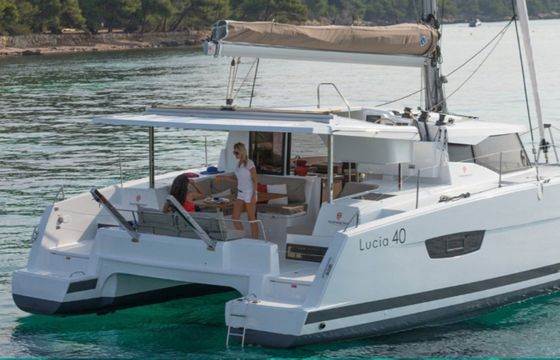 Fountaine Pajot Lucia 40