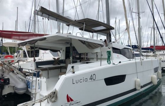 Fountaine Pajot Lucia 40